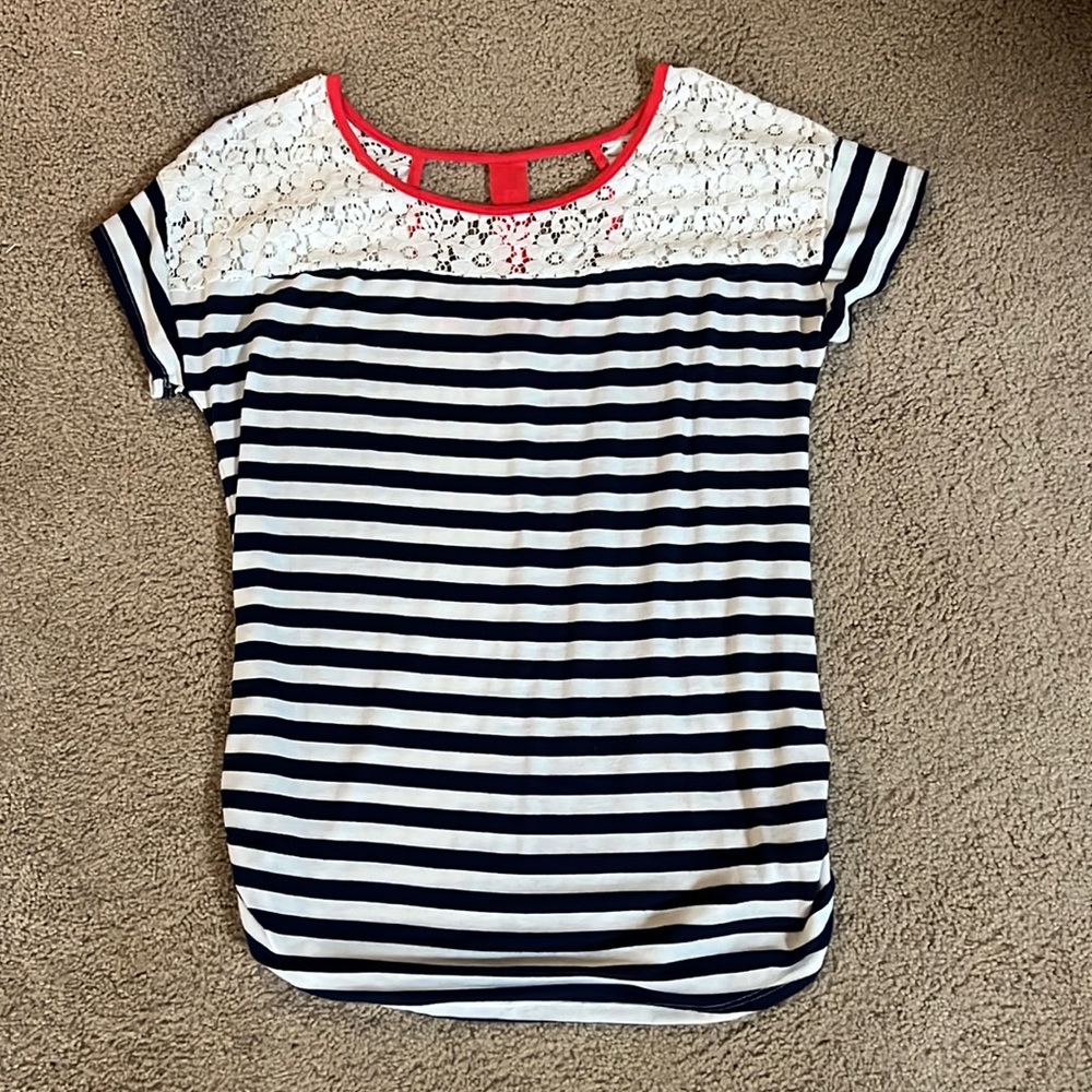 Women maternity top.